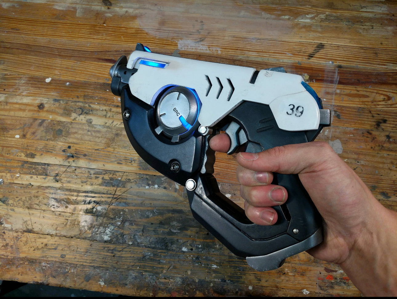 1x Tracer Gun